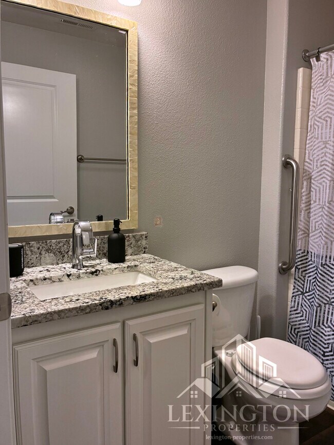 Building Photo - Beautifully Upgraded, 2BD/2BA, Condo Home in The Phoenician, Roseville!