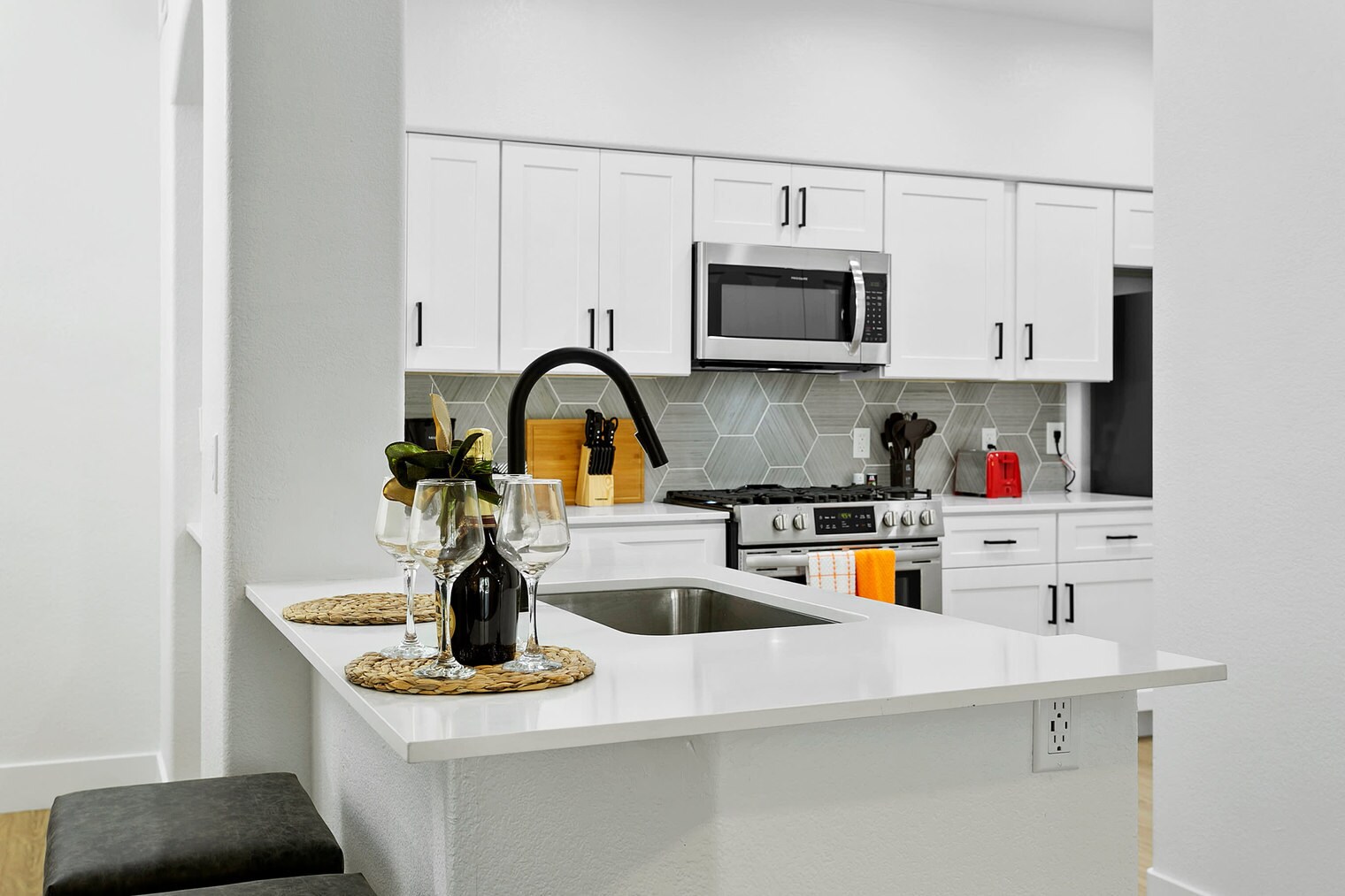 Building Photo - 9450 W Cabela Dr