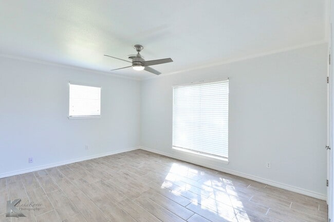 Building Photo - Complete RENOVATION only a few years ago!  Large bedrooms!