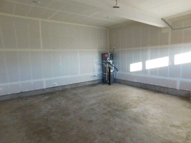 Building Photo - 4Bd/2.5 Ba Two Story Home - Available Soon!
