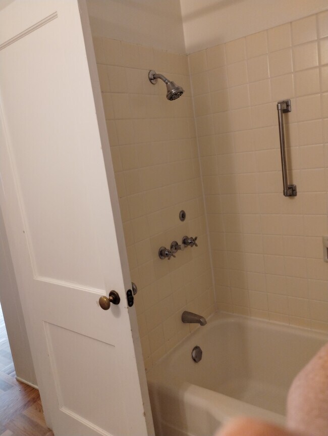 Bathroom - 5273 Village Grn