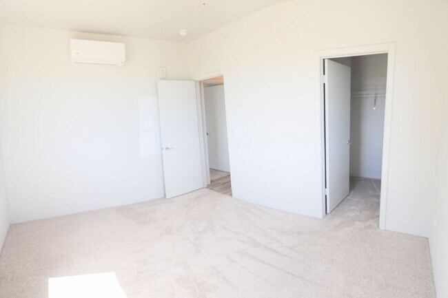 Building Photo - Ewa Beach 2 Bedroom 1 Bathroom 2 Parking 2nd Floor Townhome