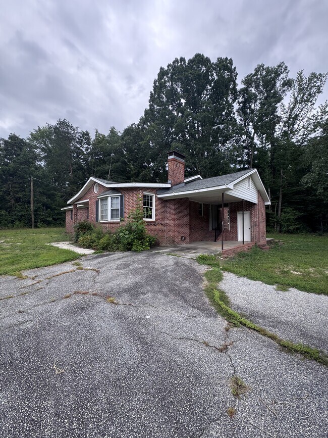 Building Photo - 4009 SC-246