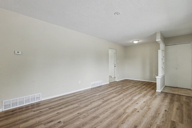 Building Photo - 1731 Auburn Dr