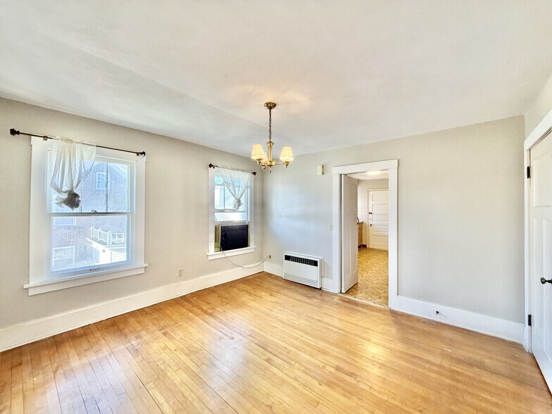 Building Photo - 715 Bushnell St