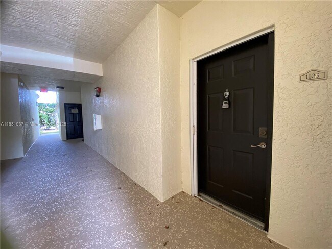 Building Photo - 9825 Baywinds Blvd