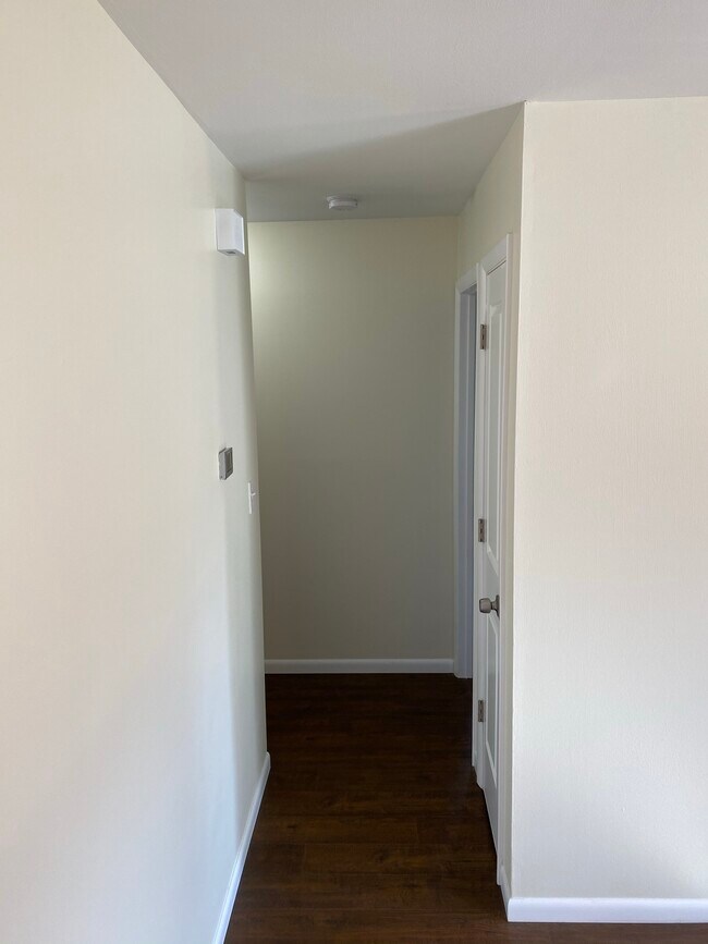 Building Photo - 7681 Brams Hill Dr