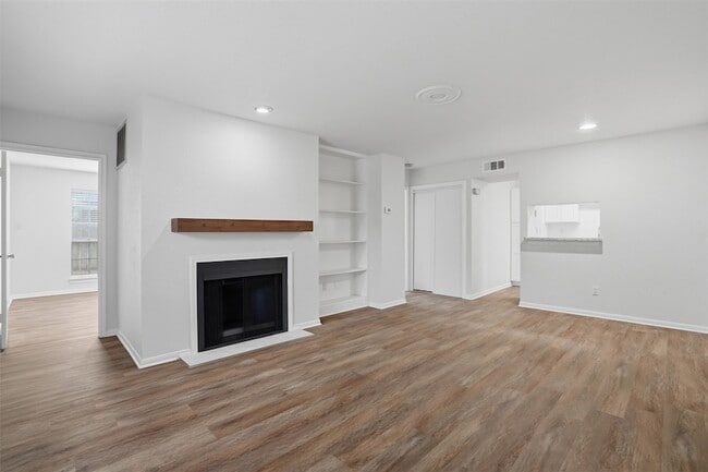 Building Photo - 1860 White Oak Dr