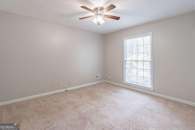 Building Photo - 736 Singley Dr