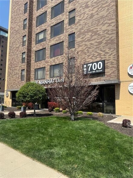 Building Photo - 700 E 8th St