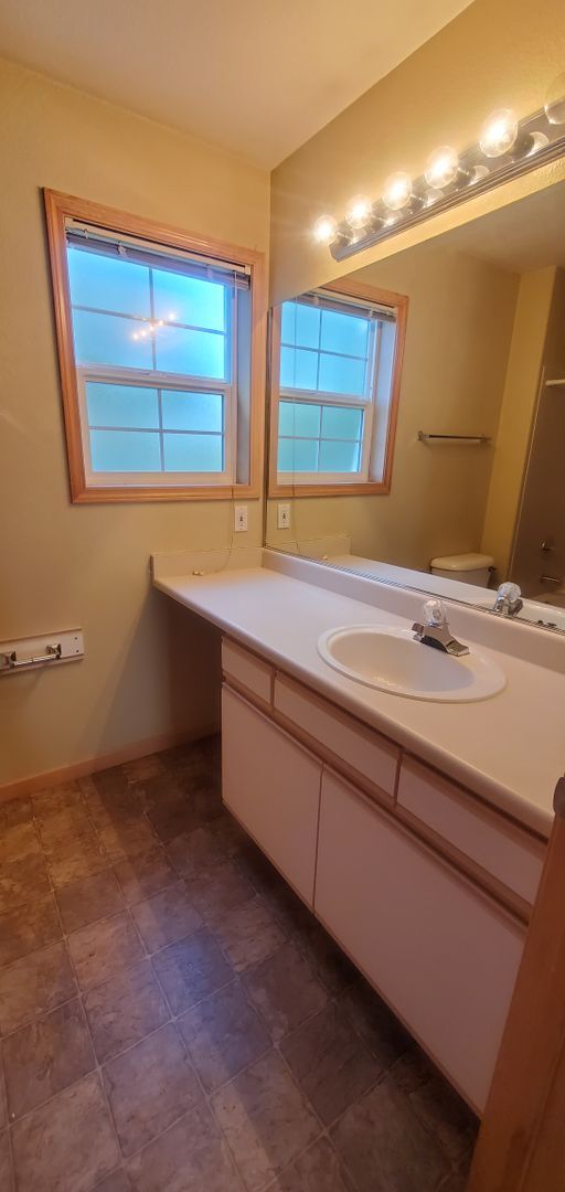 Building Photo - Pre-Leasing - 3bd/2bath (Cordata Area)