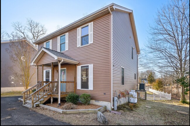 Building Photo - 4922 Lerch Dr