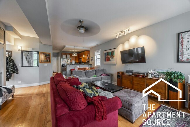Building Photo - 3023 N Oakley Ave