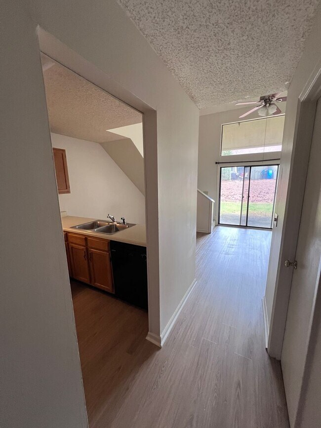 Building Photo - Crossland Downs condo