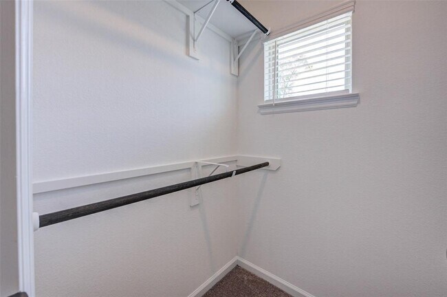 Building Photo - 609 Royal Arch Dr