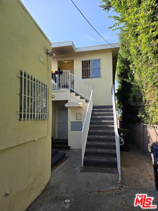 Building Photo - 754 E 84th Pl