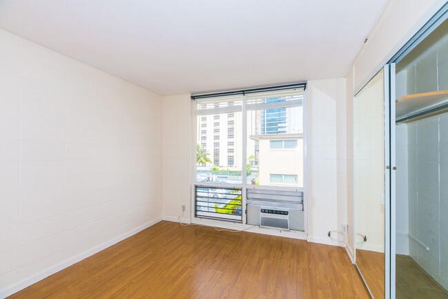 Building Photo - Bishop Manor Unit 22