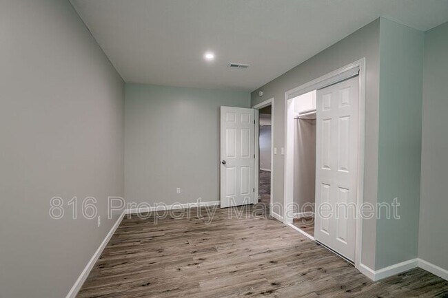 Building Photo - 8718-8720 E Winner Rd