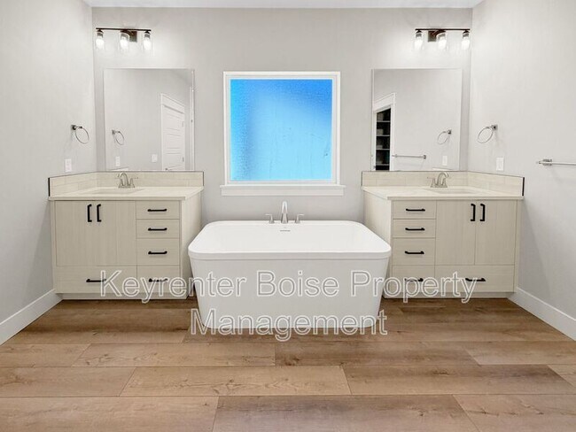 Building Photo - 4401 E Wedge St