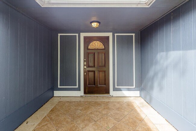 Primary Photo - 16927 Barkentine Ln