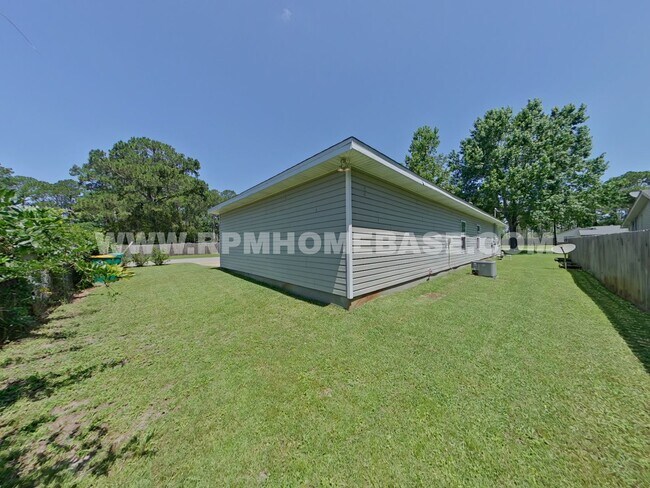 Building Photo - 498 Lakeview St