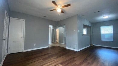 Building Photo - Freshly Painted and Ready for Immediate Move In