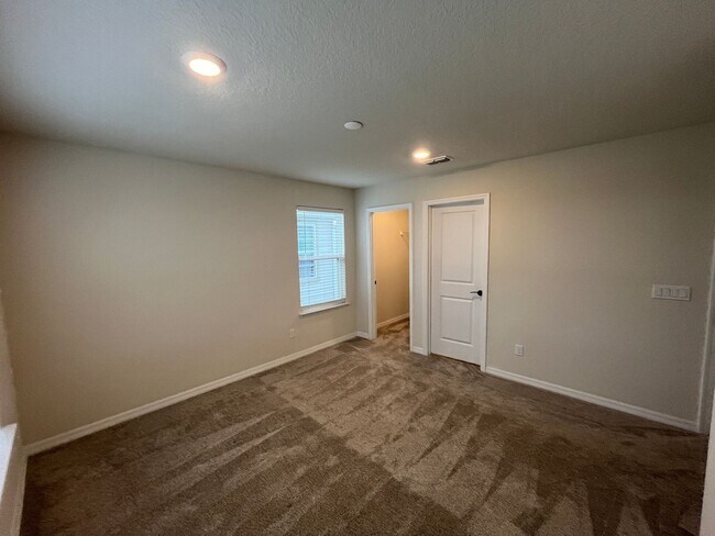 Building Photo - 5625 Cedar Chase Dr