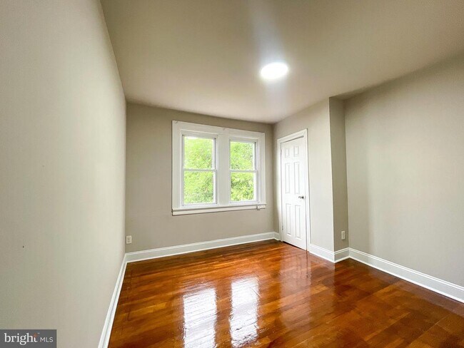 Building Photo - 6818 Wyncote Ave