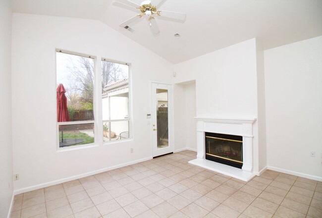 Building Photo - West Davis 4 Bedroom 2.5 Bathroom Home Rig...