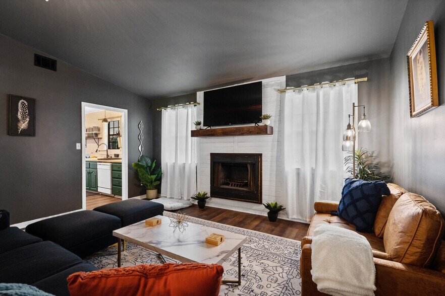 Building Photo - 2001 N 61st Ave