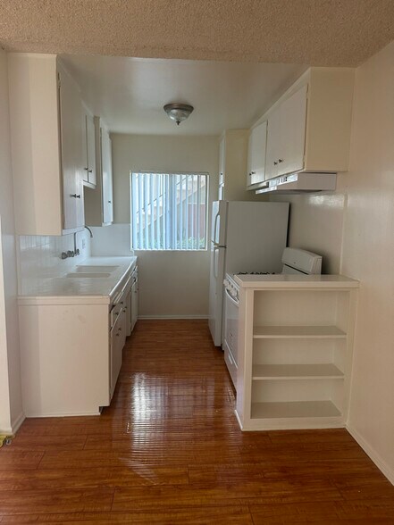 Building Photo - 8200 Owensmouth Ave