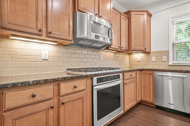 Building Photo - 2550 Sibley Dr