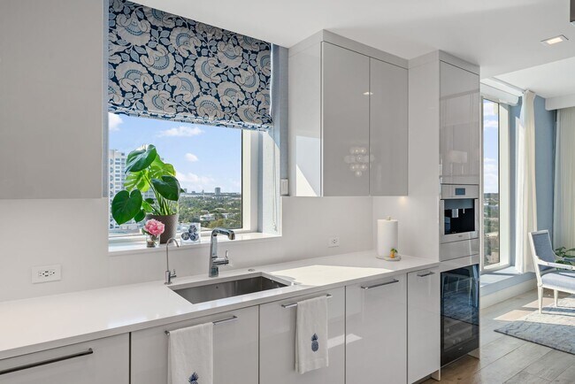 Building Photo - Vistablue Ultra Luxury Oceanfront Condo. 3 bed 3 bath. Singer Island.