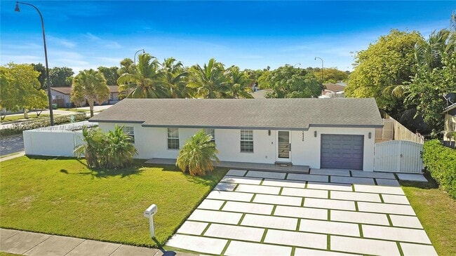 Building Photo - 15440 SW 102nd Pl