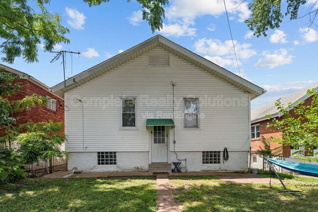 Building Photo - 6263 Hoffman Ave