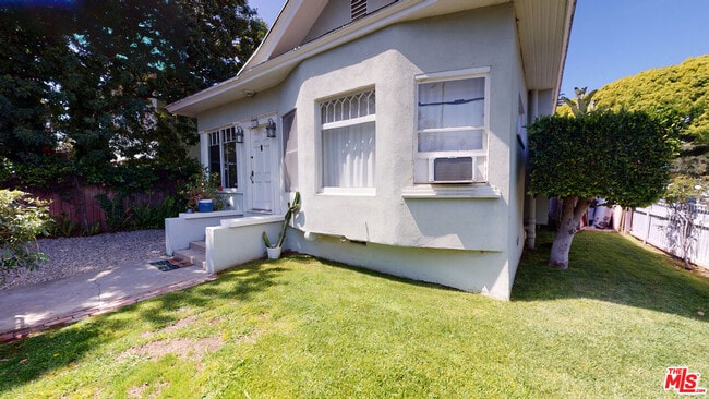 Building Photo - 427 Sunset Ave