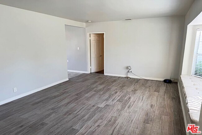 Building Photo - 4950 Chimineas Ave