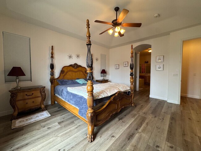 Building Photo - 4 BR Laughlin Ranch Golf Estate Utilities included, Fully furnished on Bullhead Parkway