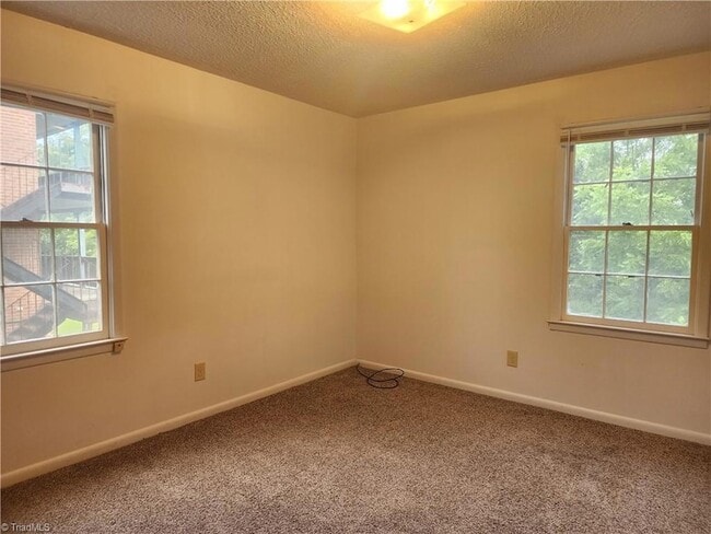 Building Photo - 119 Jasmine Ln