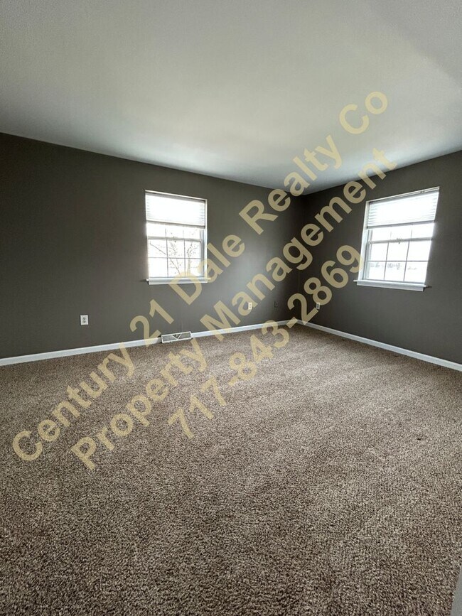 Building Photo - 3 BR, 1.5 Baths, 1 car garage Dover PA