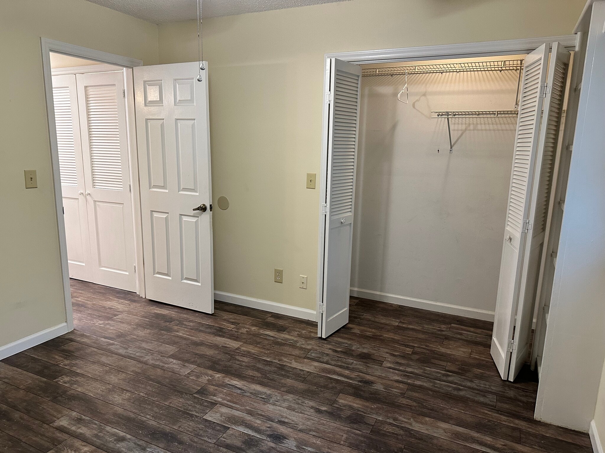 Building Photo - 104 Meadow Park Ln