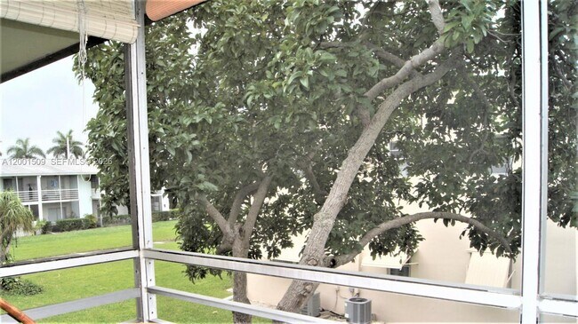 Building Photo - 71 Waltham C