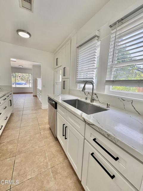 Building Photo - 1554 E Woodbury Rd