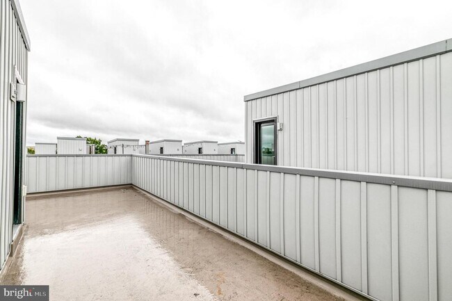 Building Photo - Northern Liberties Townhome with Parking