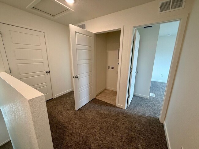 Building Photo - 604 Cheyenne Trl