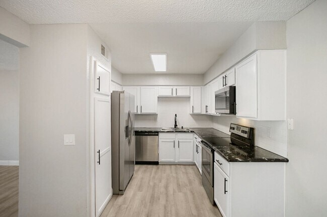 Building Photo - 3 Bedroom Remodeled Desert Shore Condo In Gated Community
