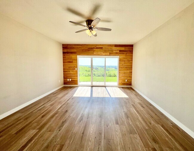 Building Photo - Modern Townhome with STUNNING Views in West MHK
