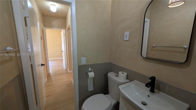 Building Photo - 1431 NW 26th St