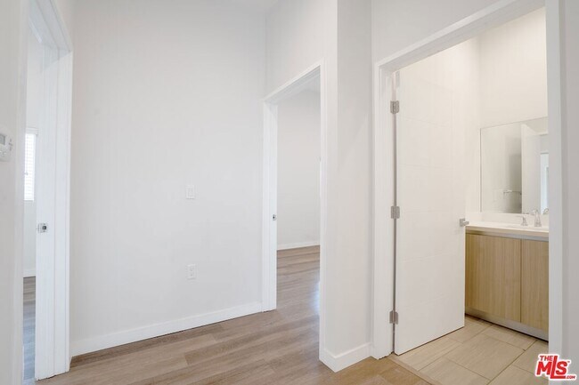Building Photo - 8532 Cashio St