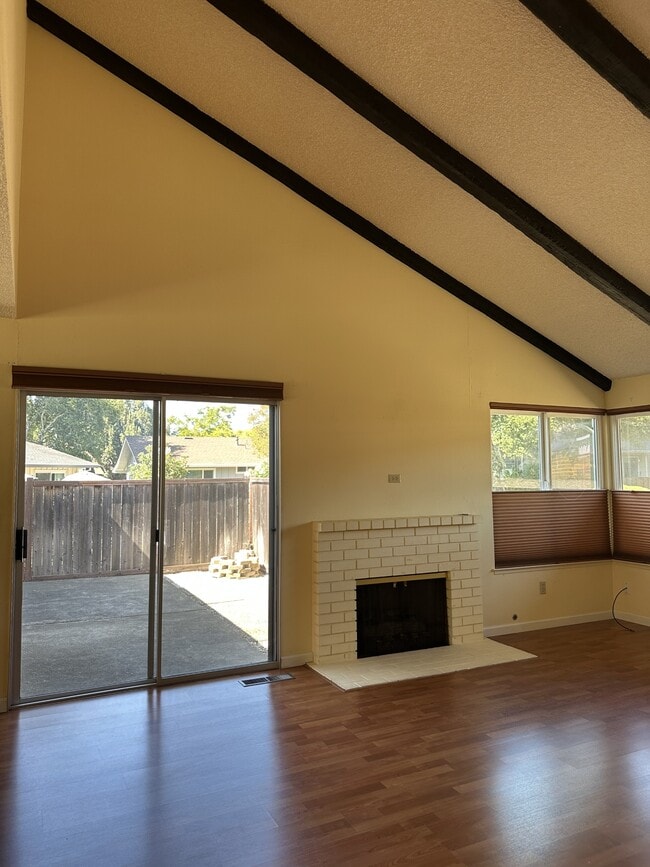 Building Photo - 175 Oak Island Dr